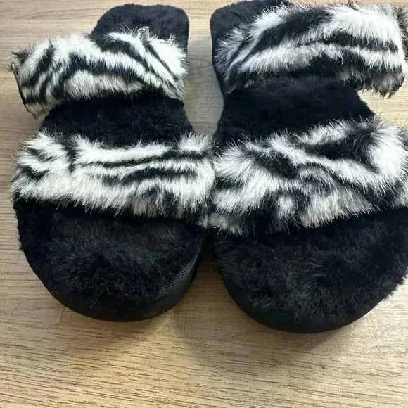 KOOLABURRA BY UGG ZEBRA SLIDES - Picture 5 of 6